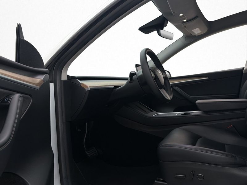 Tesla Model Y bild 23