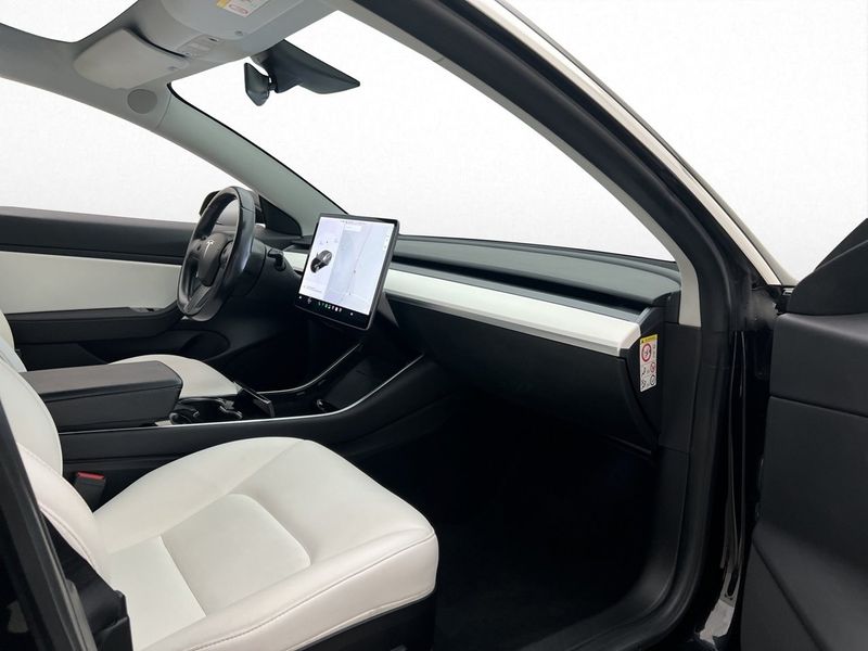 Tesla Model 3 bild 15