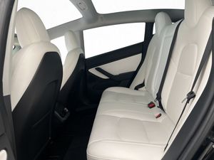 Tesla Model 3 bild 17