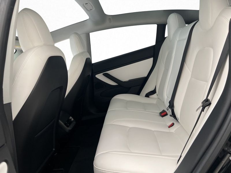 Tesla Model 3 bild 17