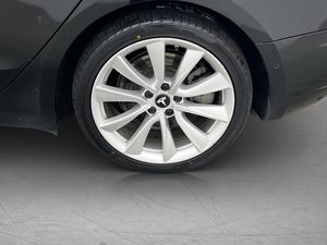 Tesla Model 3 bild 11