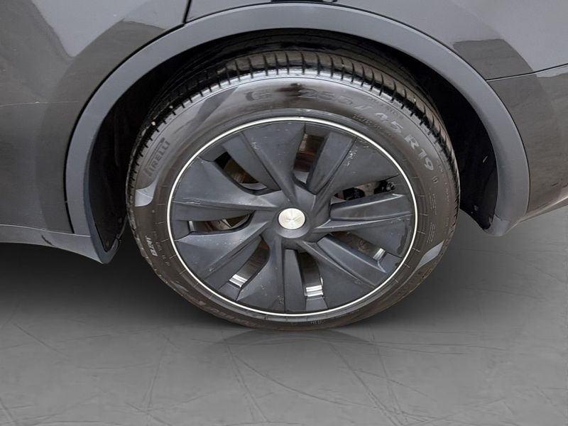 Tesla Model Y bild 11