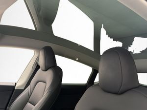 Tesla Model Y bild 35