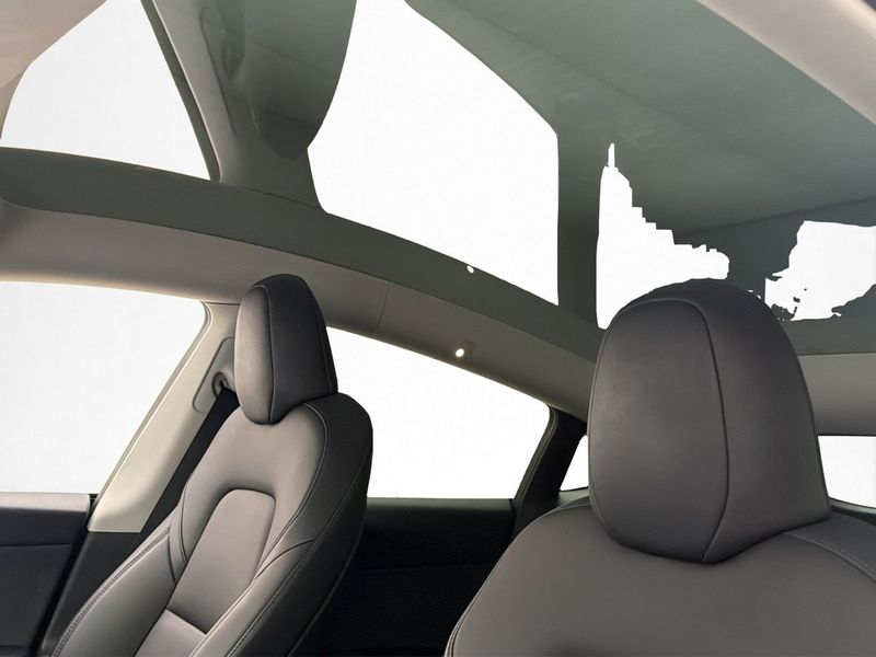 Tesla Model Y bild 35