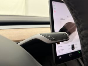 Tesla Model Y bild 33