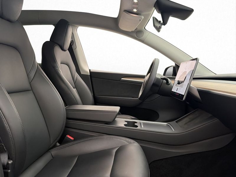 Tesla Model Y bild 14