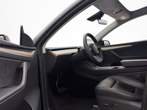Tesla Model Y bild 23