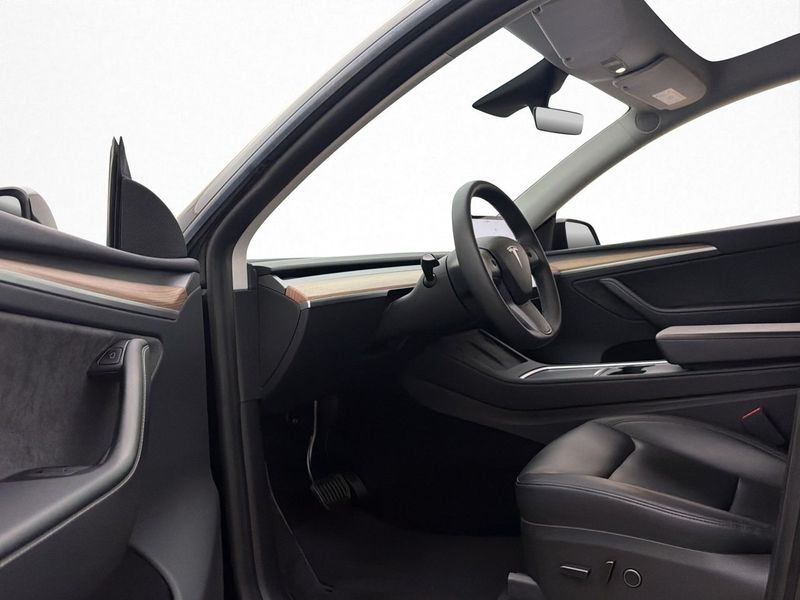 Tesla Model Y bild 23