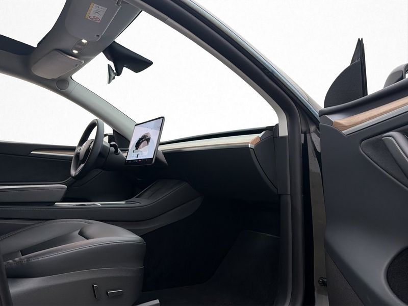 Tesla Model Y bild 15
