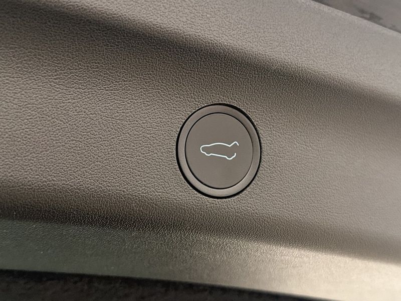Tesla Model Y bild 18