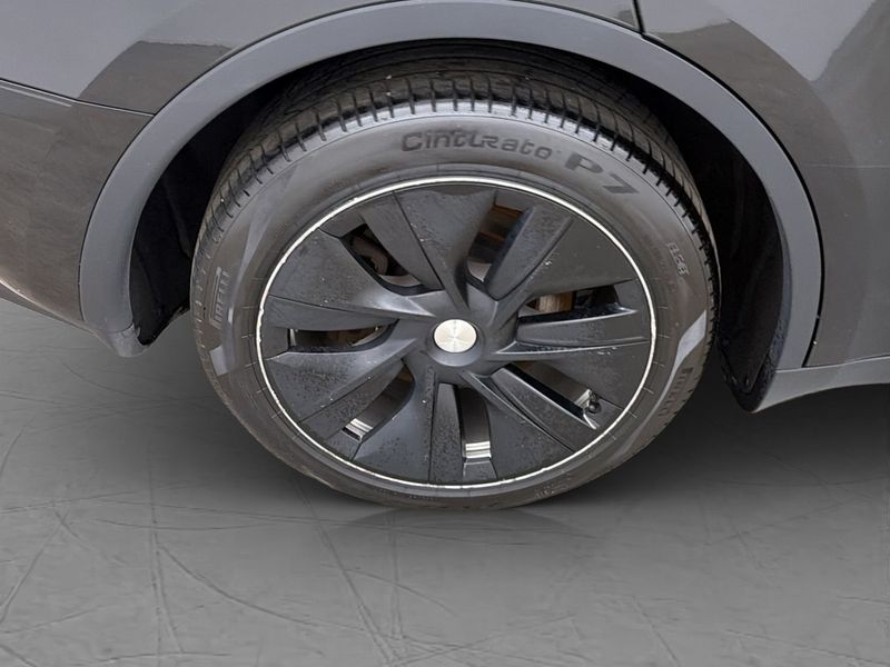 Tesla Model Y bild 12