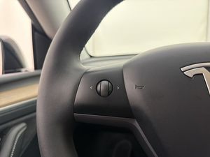 Tesla Model Y bild 32
