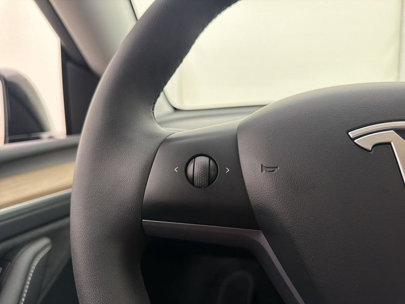 Tesla Model Y bild 32