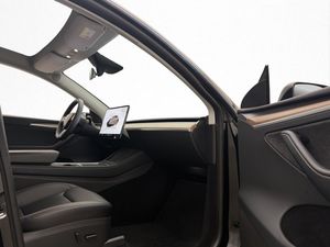 Tesla Model Y bild 15