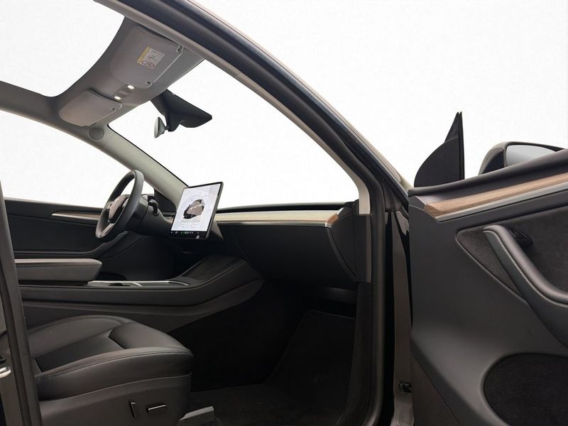 Tesla Model Y bild 15