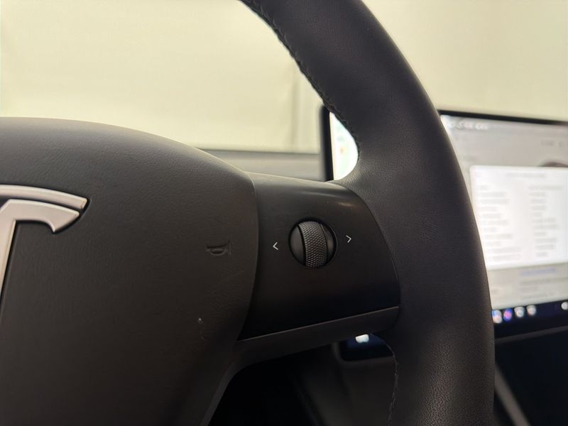 Tesla Model Y bild 33