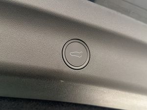 Tesla Model Y bild 17
