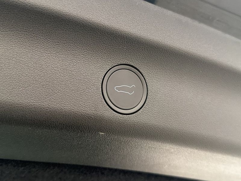 Tesla Model Y bild 17