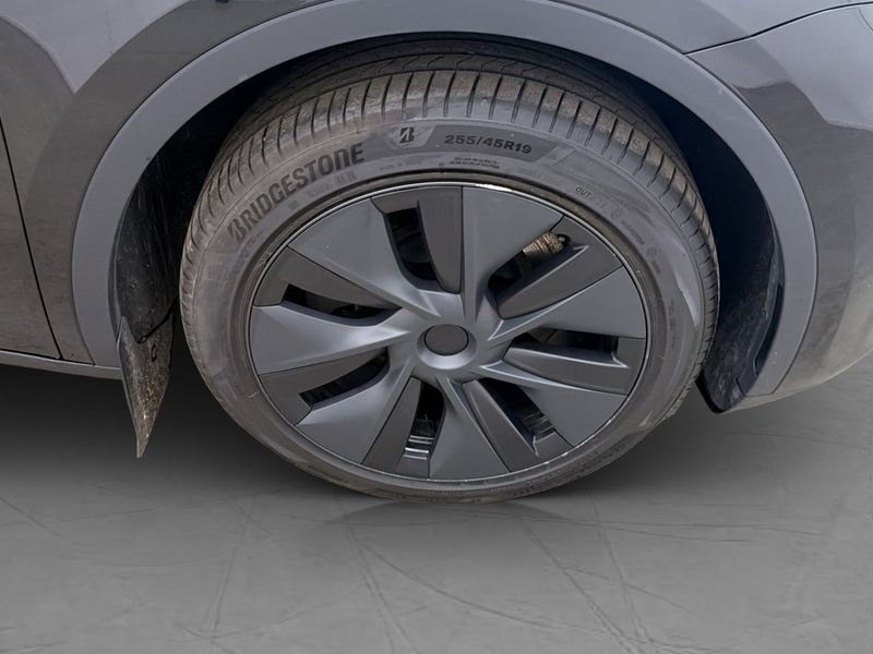 Tesla Model Y bild 13