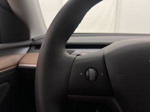 Tesla Model Y bild 38