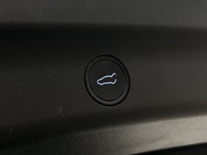 Tesla Model Y bild 18