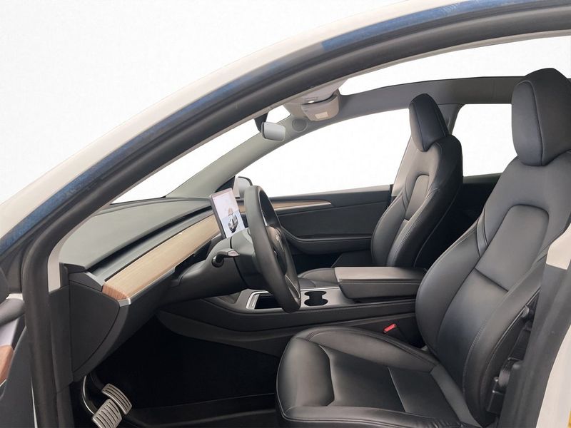 Tesla Model Y bild 23