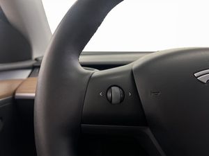 Tesla Model Y bild 25