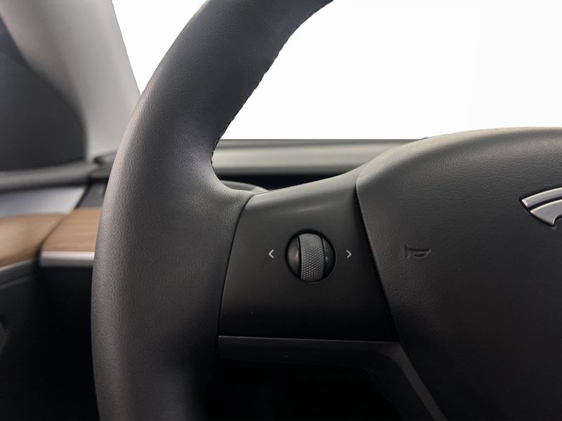 Tesla Model Y bild 25