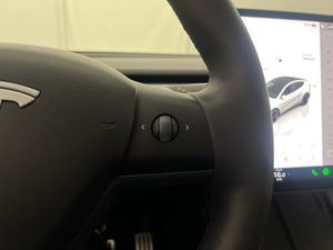 Tesla Model Y bild 37