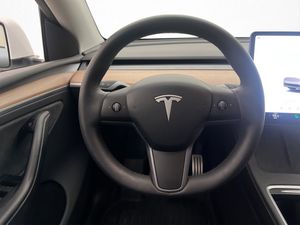 Tesla Model Y bild 21