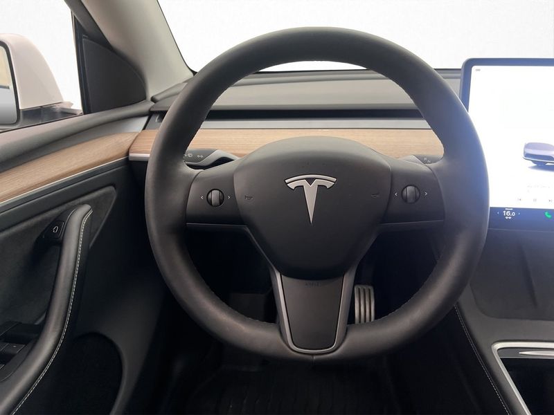 Tesla Model Y bild 21