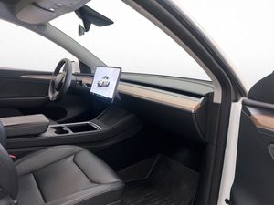 Tesla Model Y bild 15