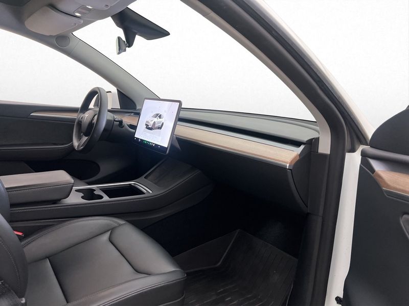 Tesla Model Y bild 15