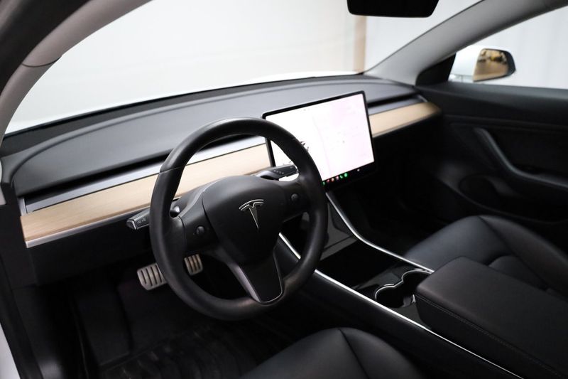 Tesla Model 3 bild 7