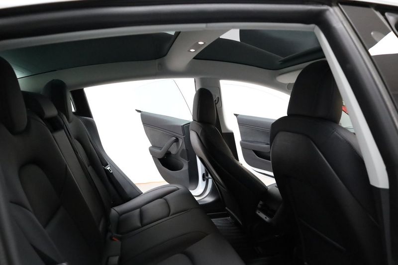 Tesla Model 3 bild 18