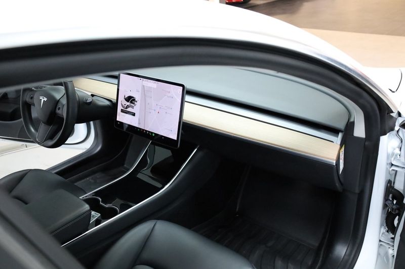 Tesla Model 3 bild 19
