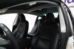 Tesla Model 3 bild 15