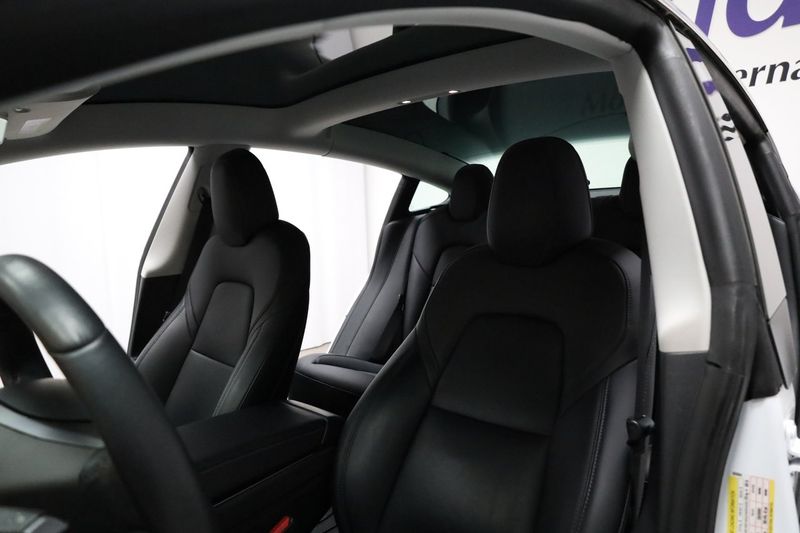 Tesla Model 3 bild 15