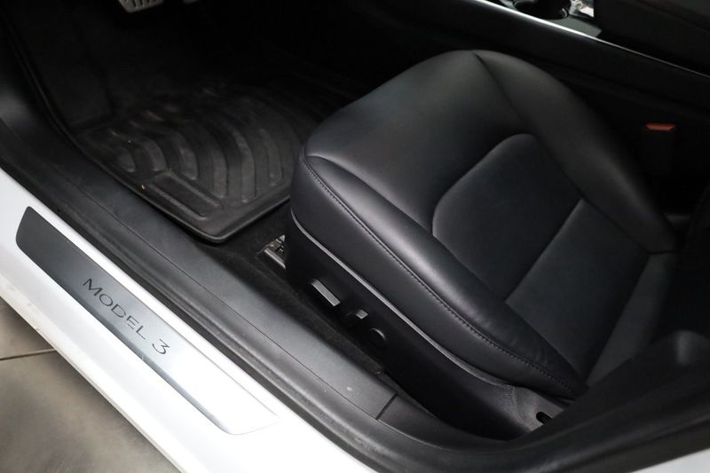 Tesla Model 3 bild 12