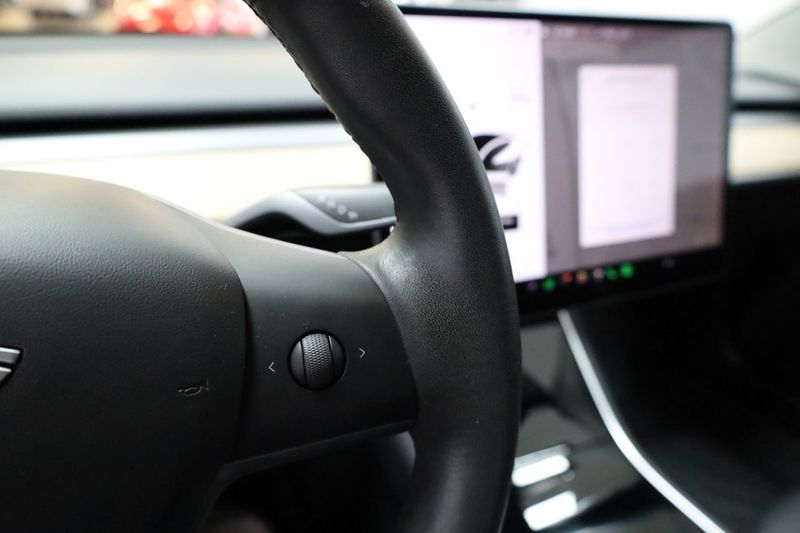 Tesla Model 3 bild 21