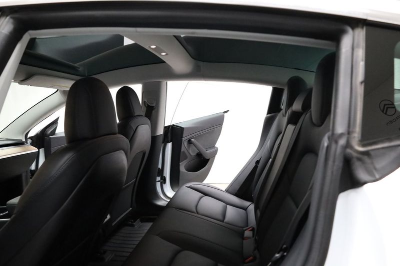 Tesla Model 3 bild 17