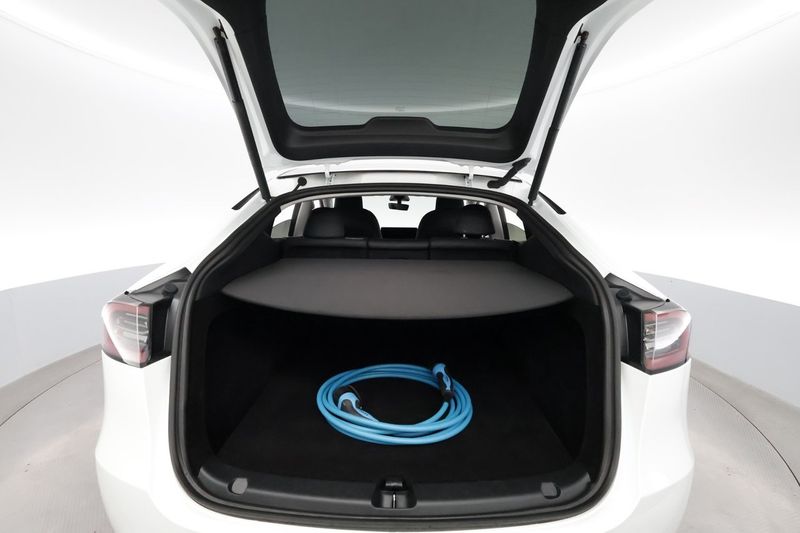 Tesla Model Y bild 25
