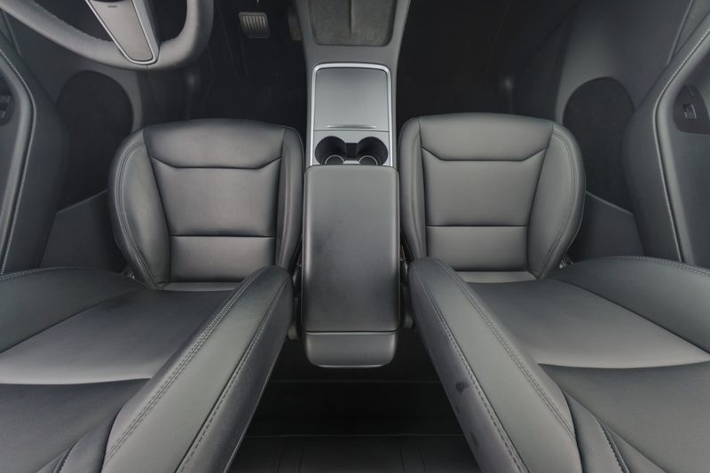Tesla Model Y bild 14