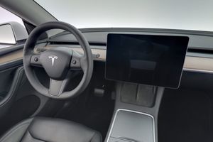 Tesla Model Y bild 15