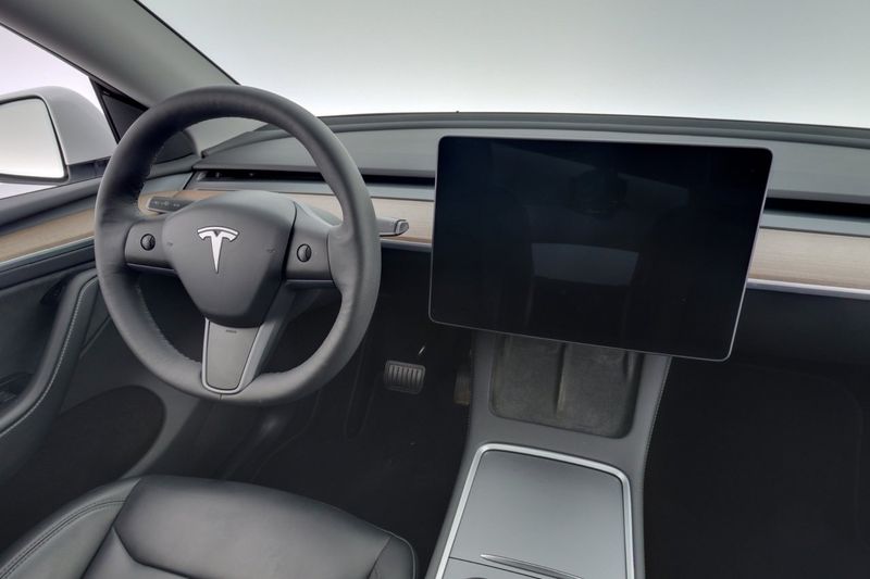 Tesla Model Y bild 15