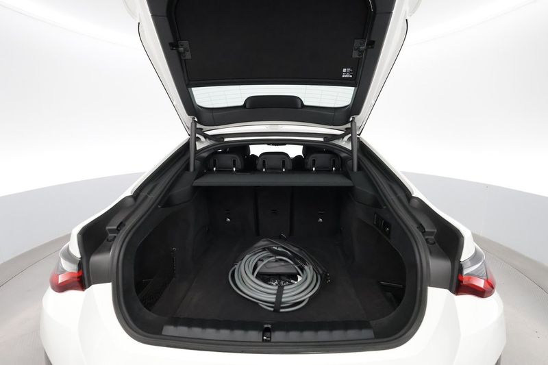 BMW i4 bild 27