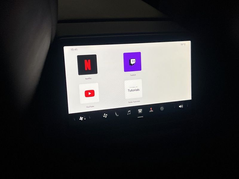 Tesla Model 3 bild 31