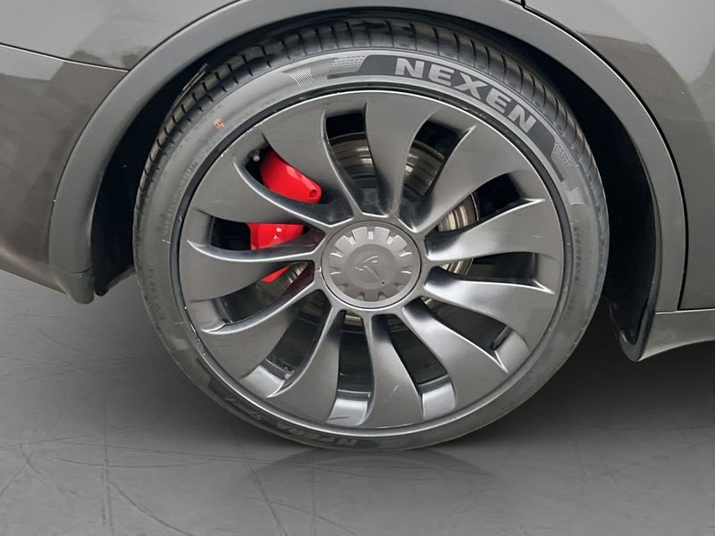 Tesla Model Y bild 32