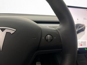 Tesla Model Y bild 15