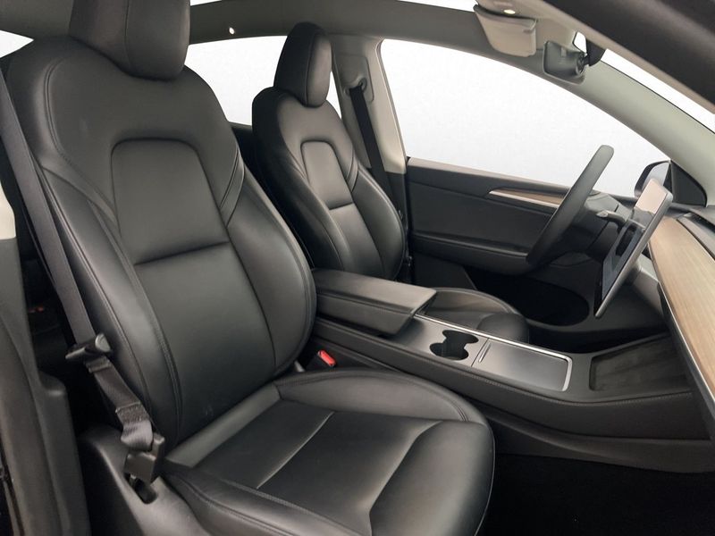 Tesla Model Y bild 25